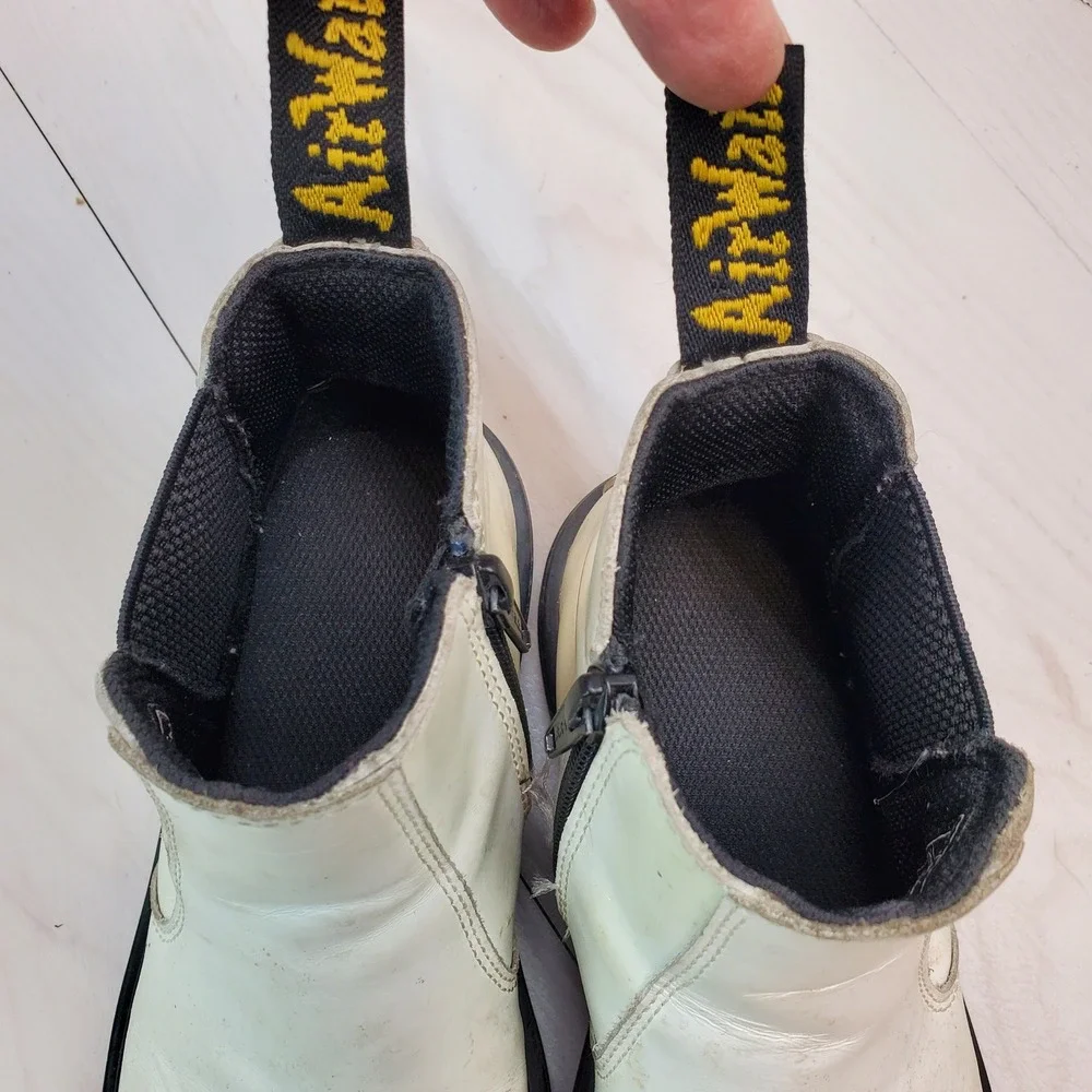 Dr. Martens 2976 J Kids White Leather Chelsea Boots Size 3 Broken In Casual Edgy